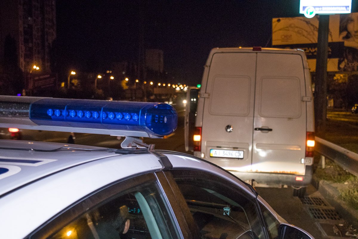 На месте работал экипаж патрульной полиции и «скорая» На месте работал экипаж патрульной полиции и «скорая»