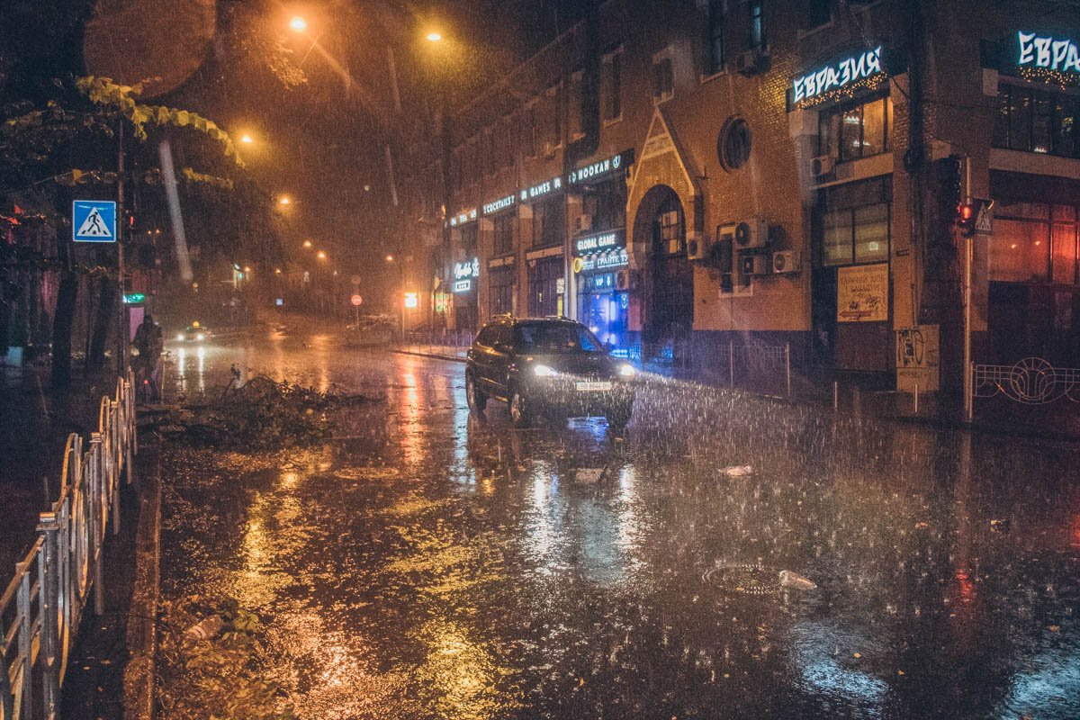 Непогода накрыла столицу