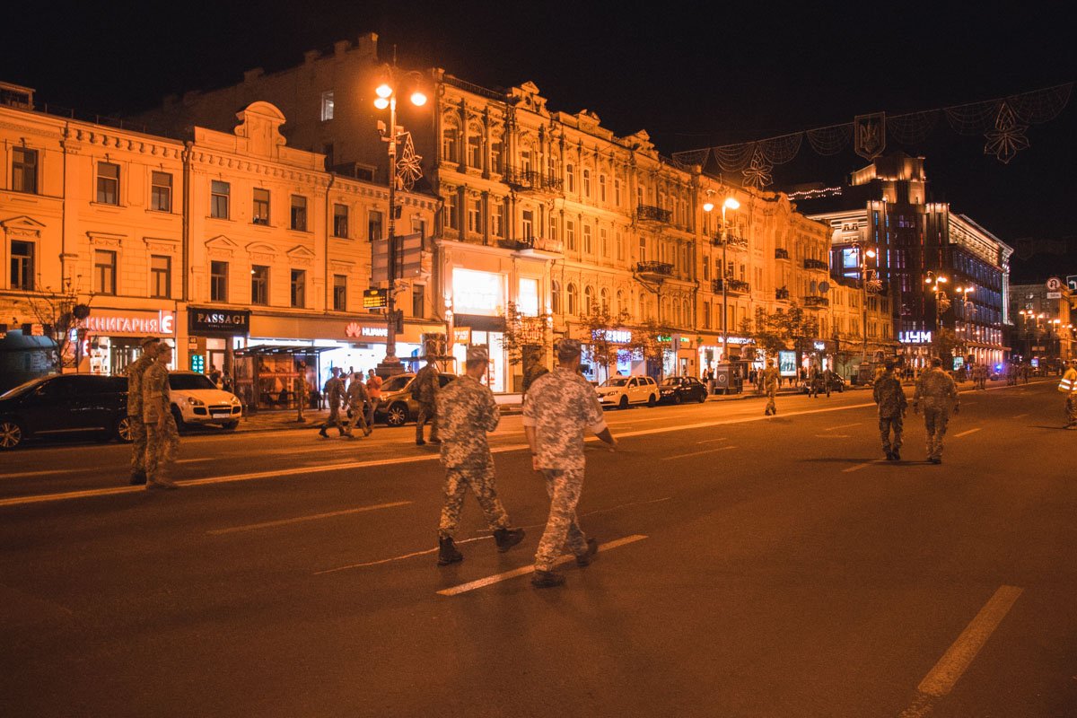 Проезжую часть на непродолжительное время перекрыли для транспорта