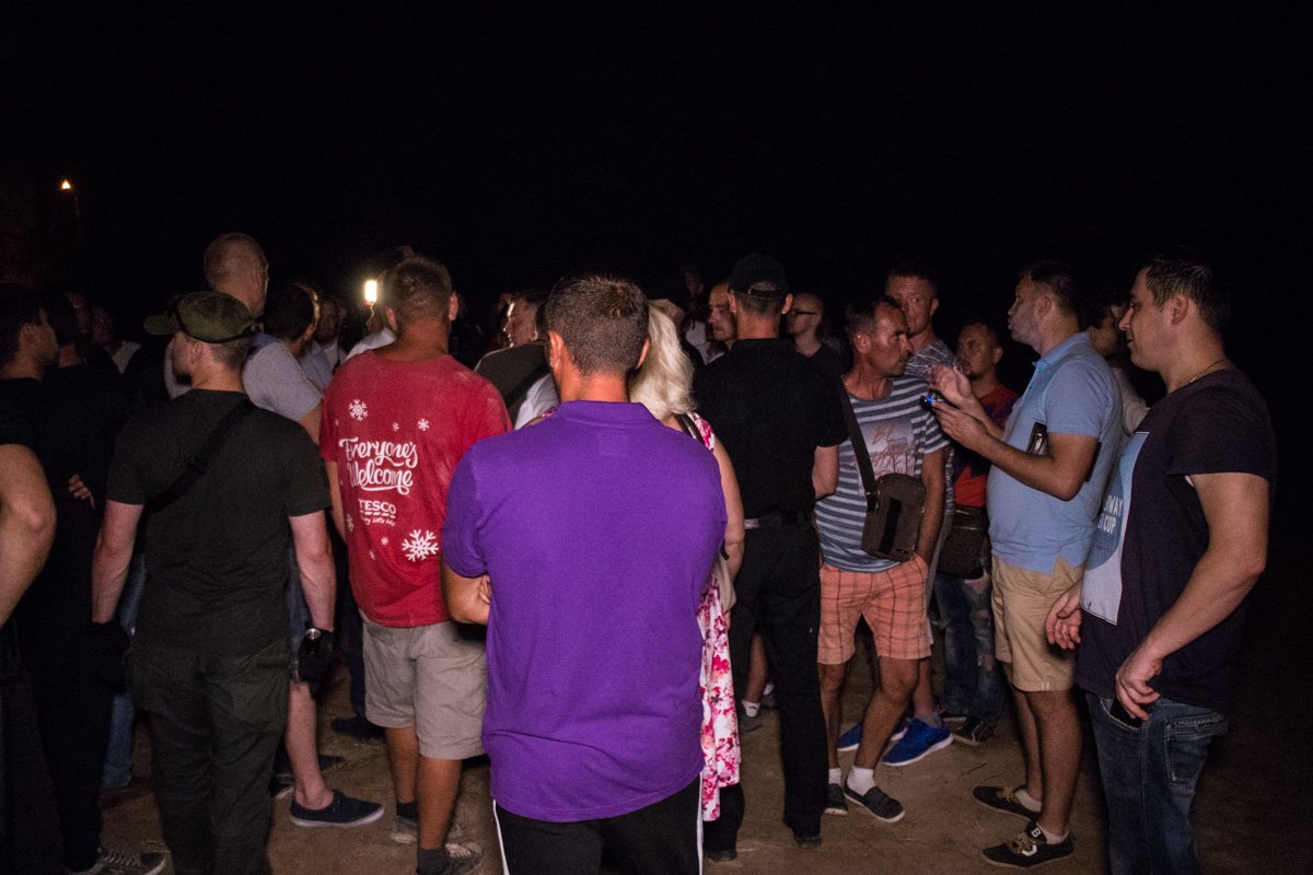 Конфликт между застройщиками и жителями Вишневого возник еще в апреле прошлого года