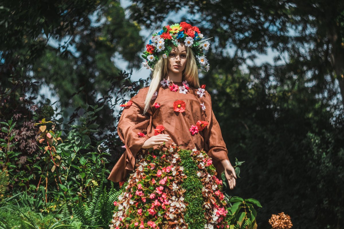 Идеальная блондинка - всегда молчит и платье новое не нужно