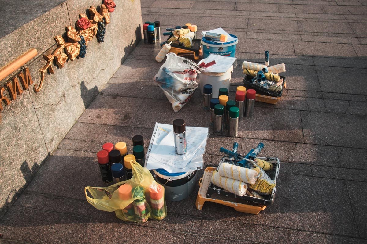 От засилья надписей активисты уже освободили Деснянском, Дарницком и Оболонском районе