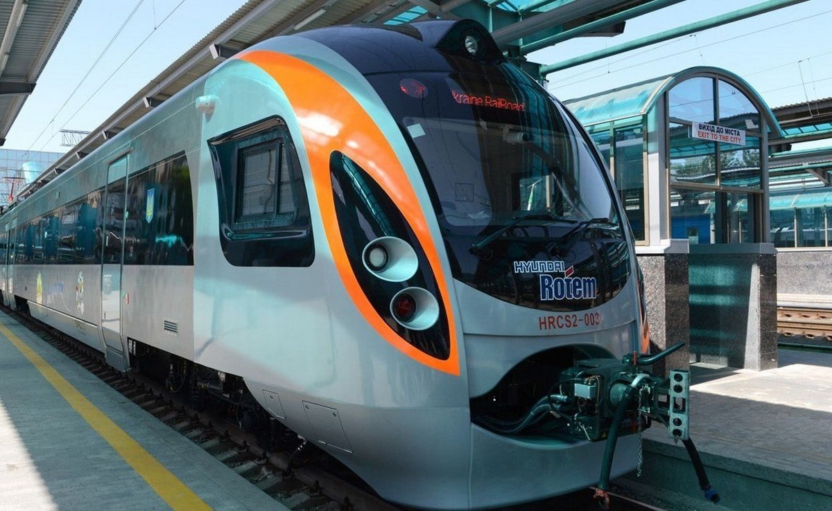 Владимир Омелян анонсировал новые ограничения поездок в Российскую Федерацию Владимир Омелян анонсировал новые ограничения поездок в Российскую Федерацию