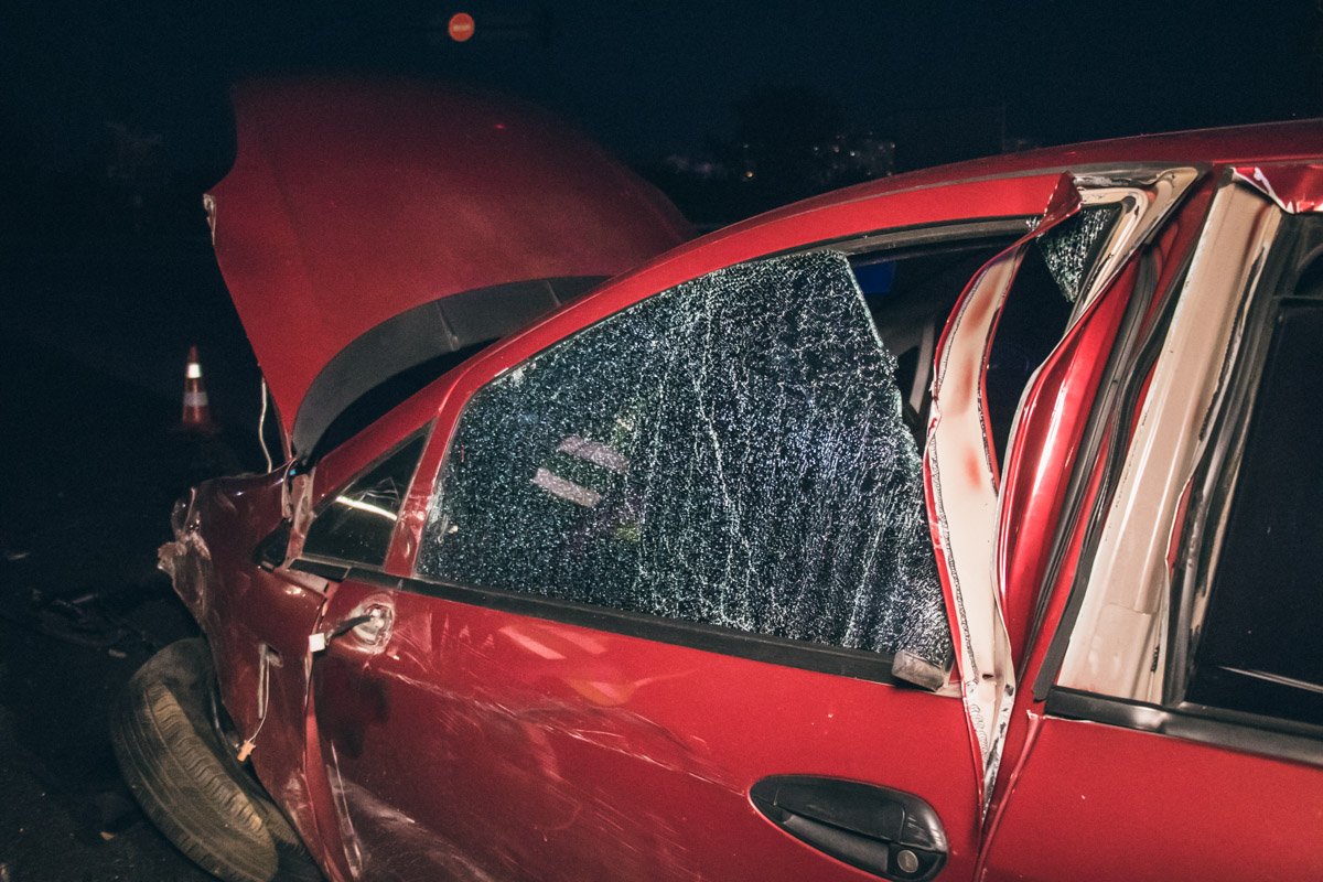 У Fiat от удара сильно повреждена вся передняя часть У Fiat от удара сильно повреждена вся передняя часть