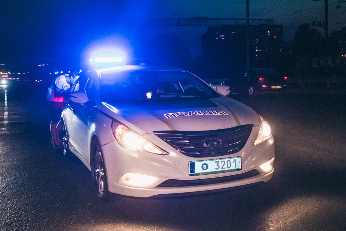 На месте работал экипаж патрульной полиции На месте работал экипаж патрульной полиции