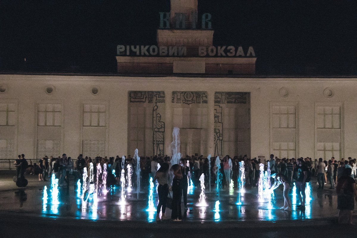 Жители Киева и гости столицы танцевали сальсу, бачату и кизомбу под открытым небом Жители Киева и гости столицы танцевали сальсу, бачату и кизомбу под открытым небом