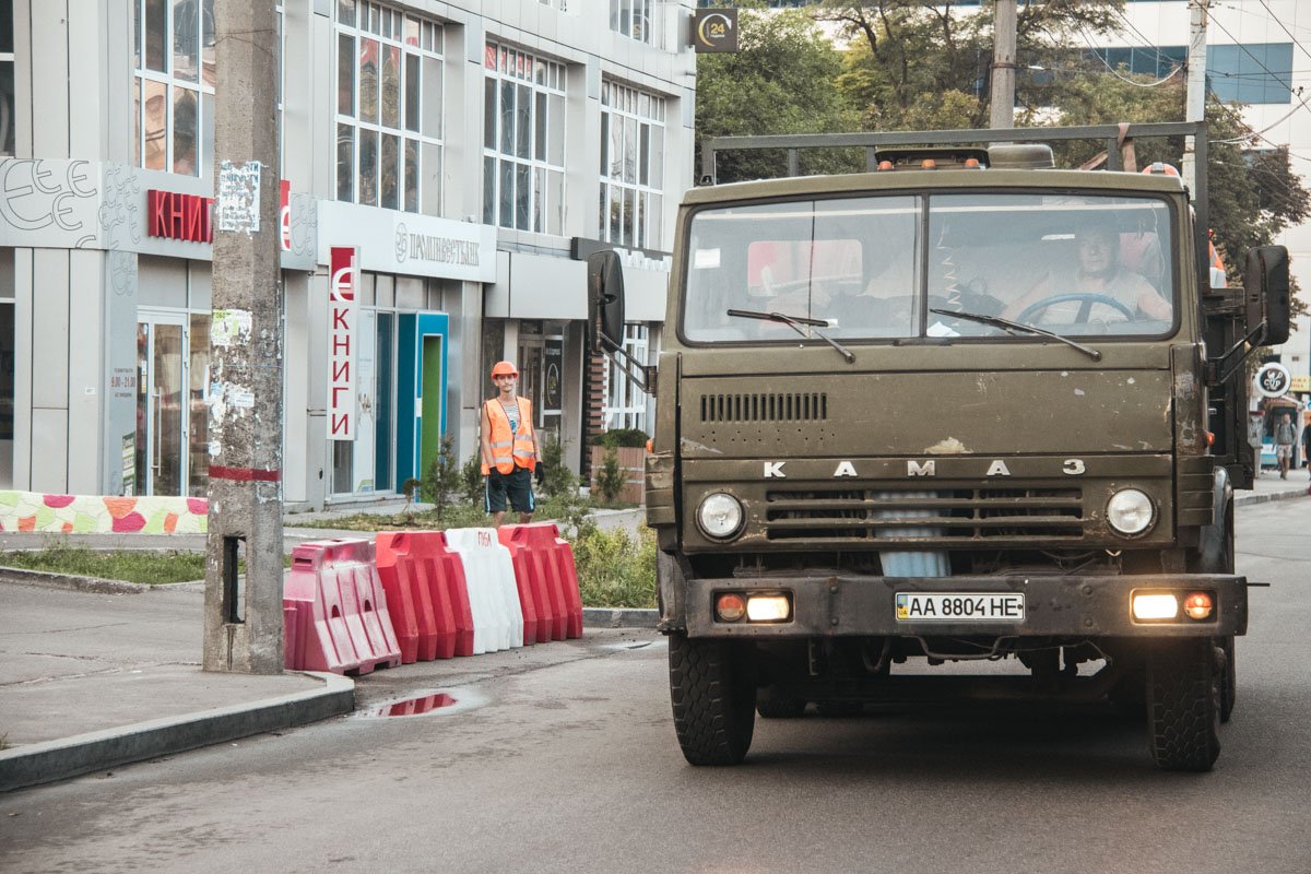 В перекрытии Шулявского моста участвовали три экипажа патрульной полиции и машина скорой помощи