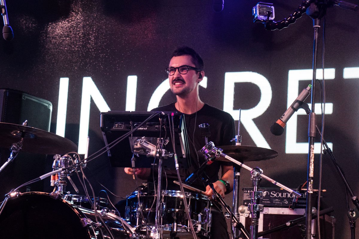 И ее брутальный барабанщик