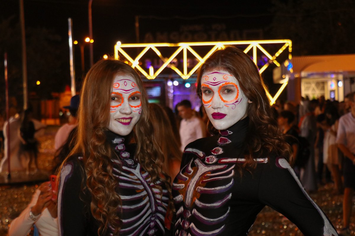 Богини смерти тоже любят развлекаться