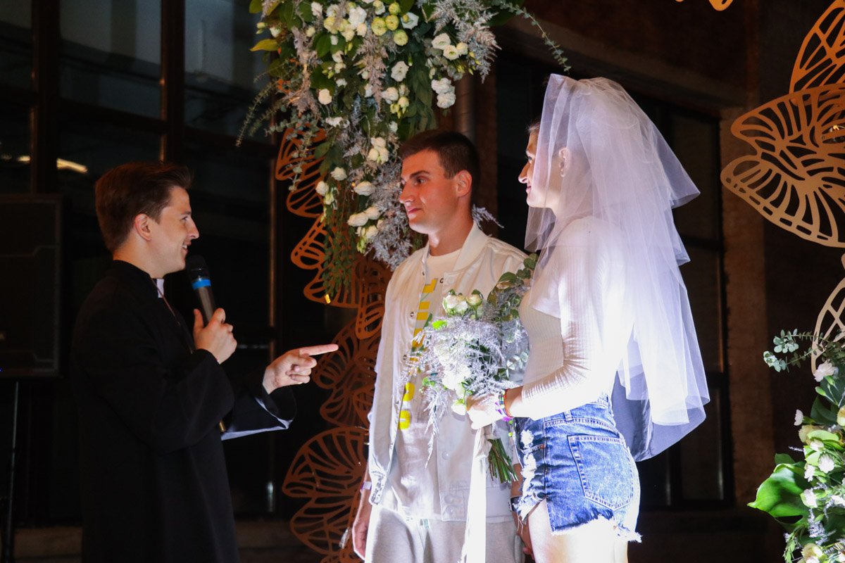 Свадьба - серьезный шаг. Требует большой подготовки и много средств. Но только не здесь!