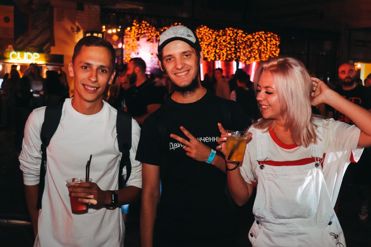 Тусовщики что надо! Тусовщики что надо!