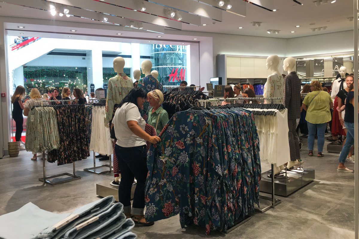 H&M имеет коллаборации с дизайнерами 