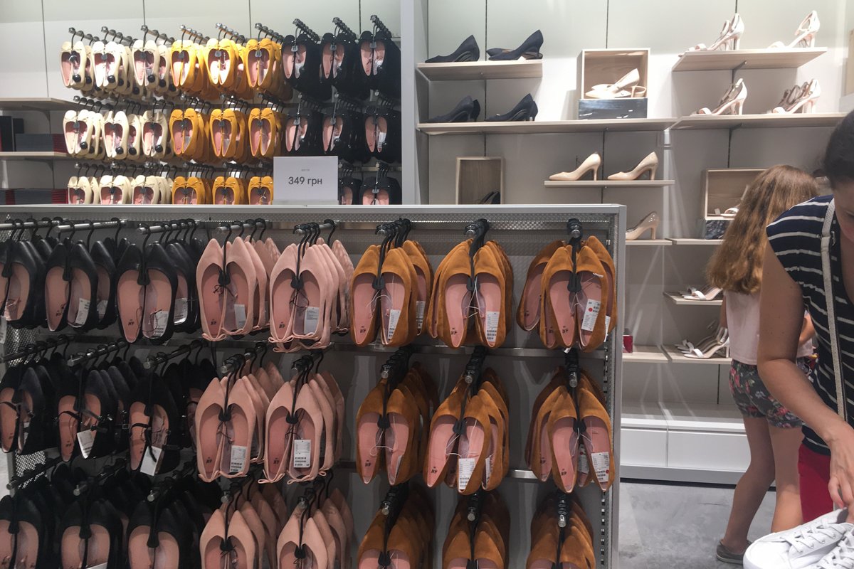 Обувь здесь на любой вкус и кошелек 