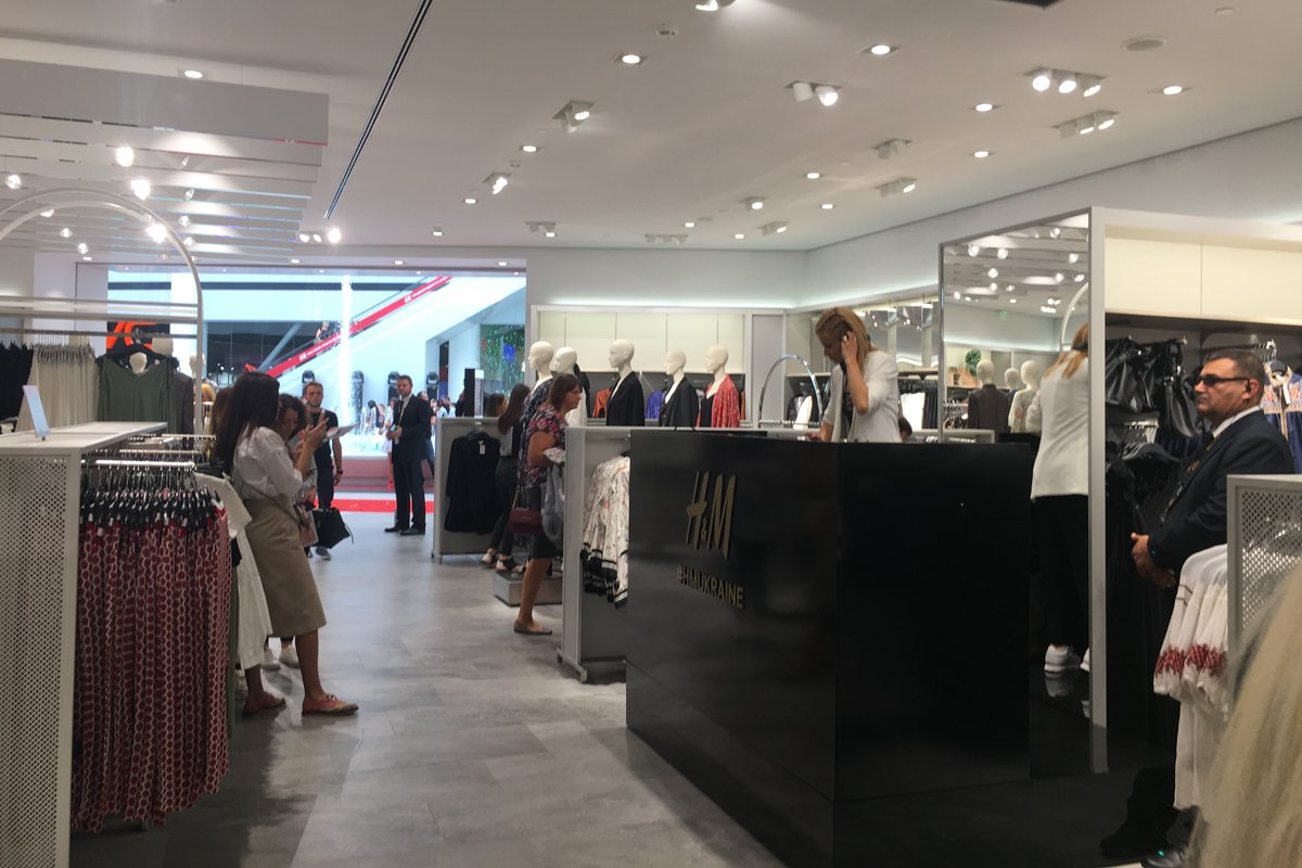 Для посетителей играла диджей-сеты Даша Коломиец 