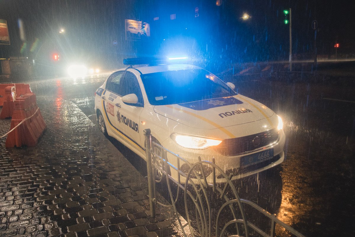 Место аварии сразу же оцепили военные