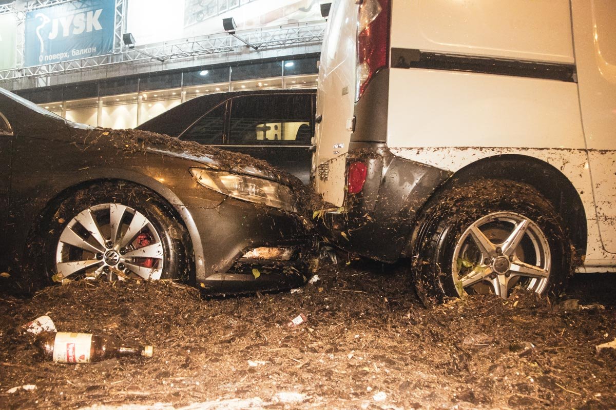 Из-за потопа на Эспланадной случилось несколько ДТП