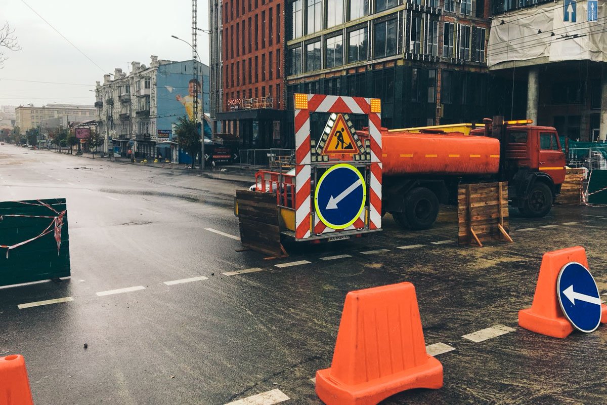 Дорогу по адресу улица Антоновича перекрыли 