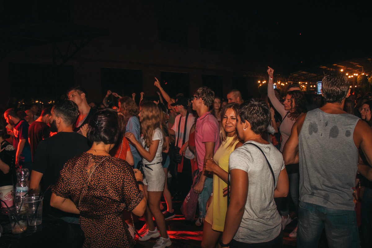 Хорошее настроение витает в воздухе, лови!