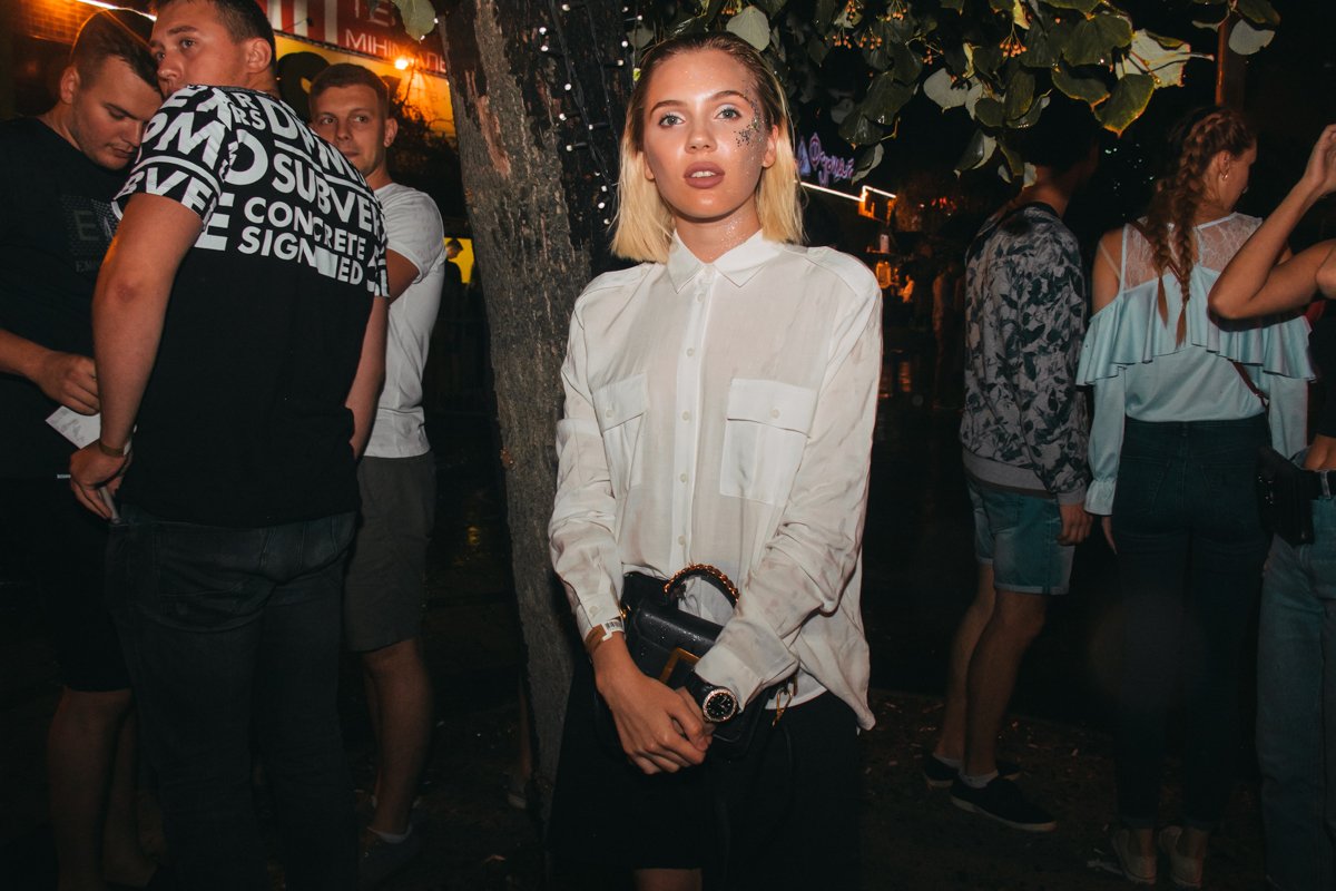 Блесток много не бывает - скажет вам любая девушка Блесток много не бывает - скажет вам любая девушка