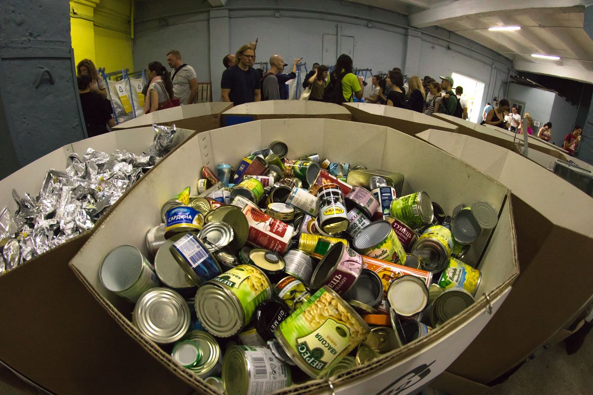 Здесь принимают вымытые консервные банки, металлические крышки Здесь принимают вымытые консервные банки, металлические крышки