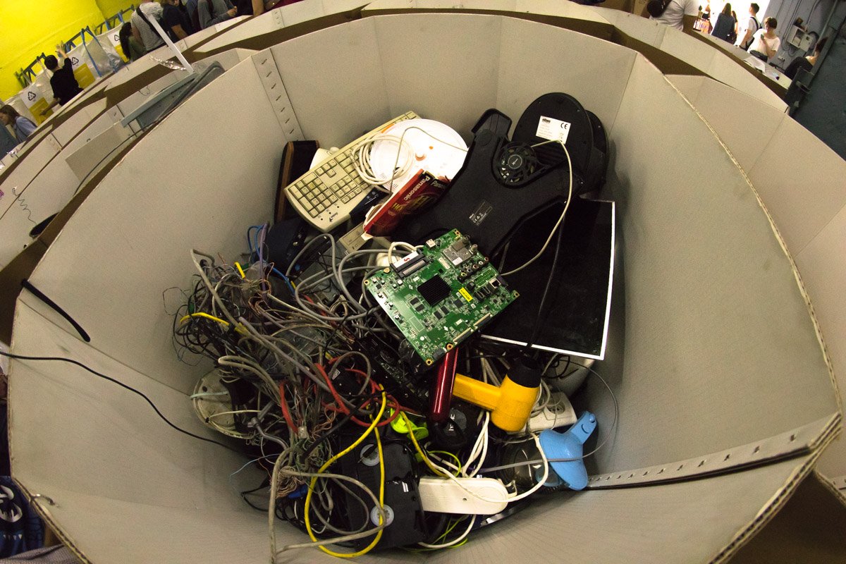 Принимают даже отжившие свое гаджеты Принимают даже отжившие свое гаджеты