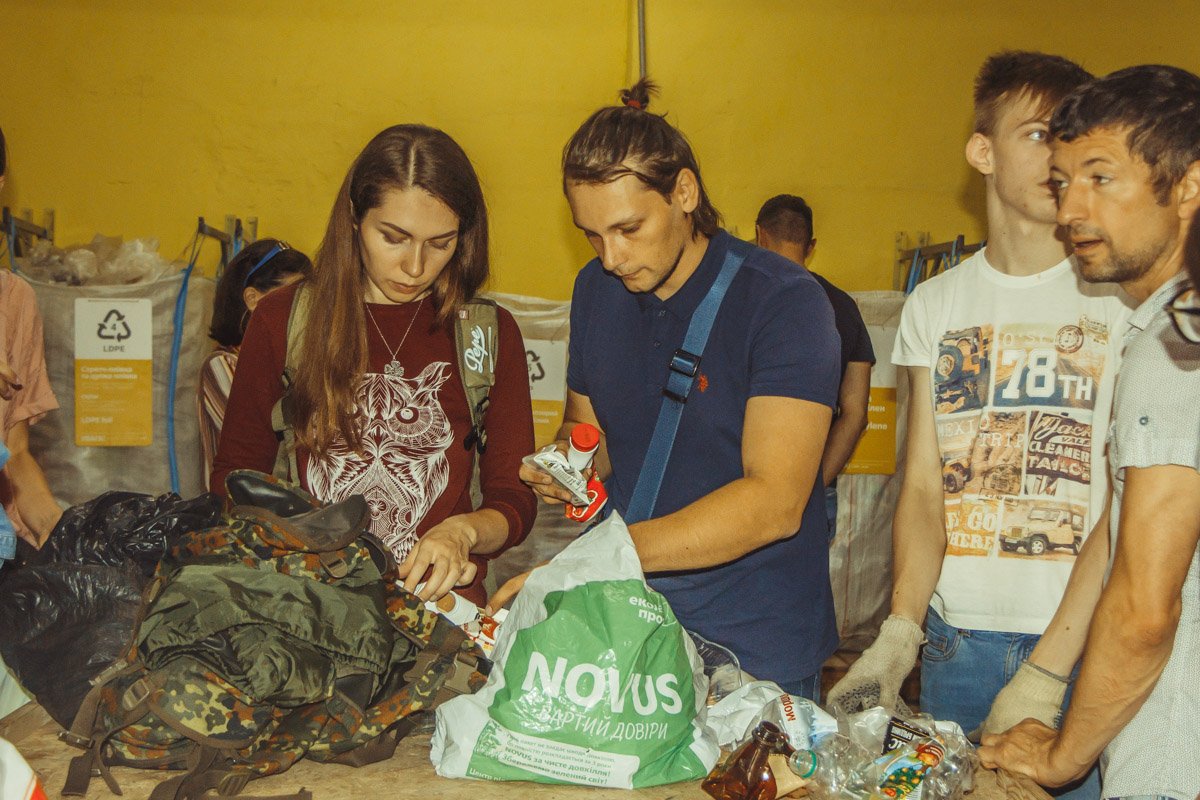 Вещи нужно помыть, максимально спрессовать и сложить в пакеты Вещи нужно помыть, максимально спрессовать и сложить в пакеты