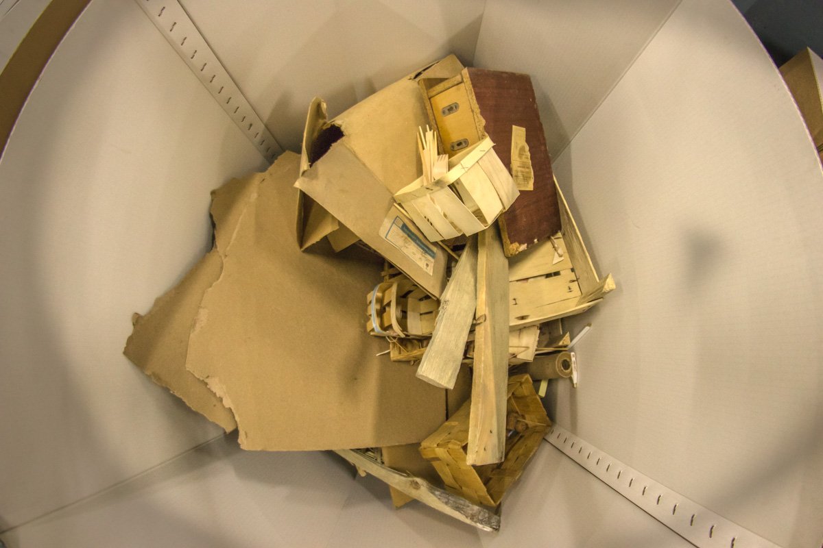 Принимают картон, офисную бумагу, газеты, журналы, бумажные упаковки (из-под каш, печенья и другие), шредированную бумагу Принимают картон, офисную бумагу, газеты, журналы, бумажные упаковки (из-под каш, печенья и другие), шредированную бумагу