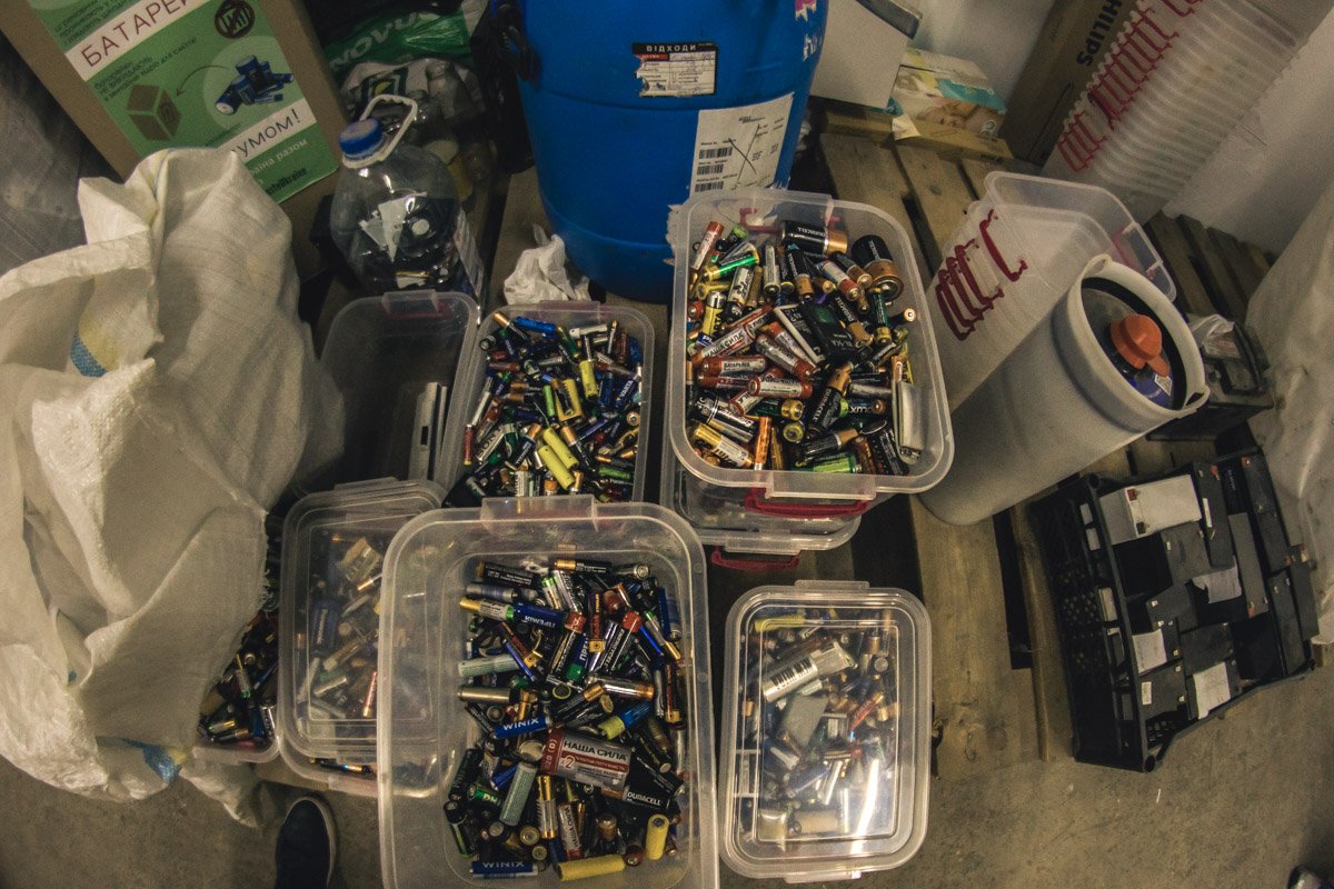 Из опасных отходов на станции принимают батарейки Из опасных отходов на станции принимают батарейки