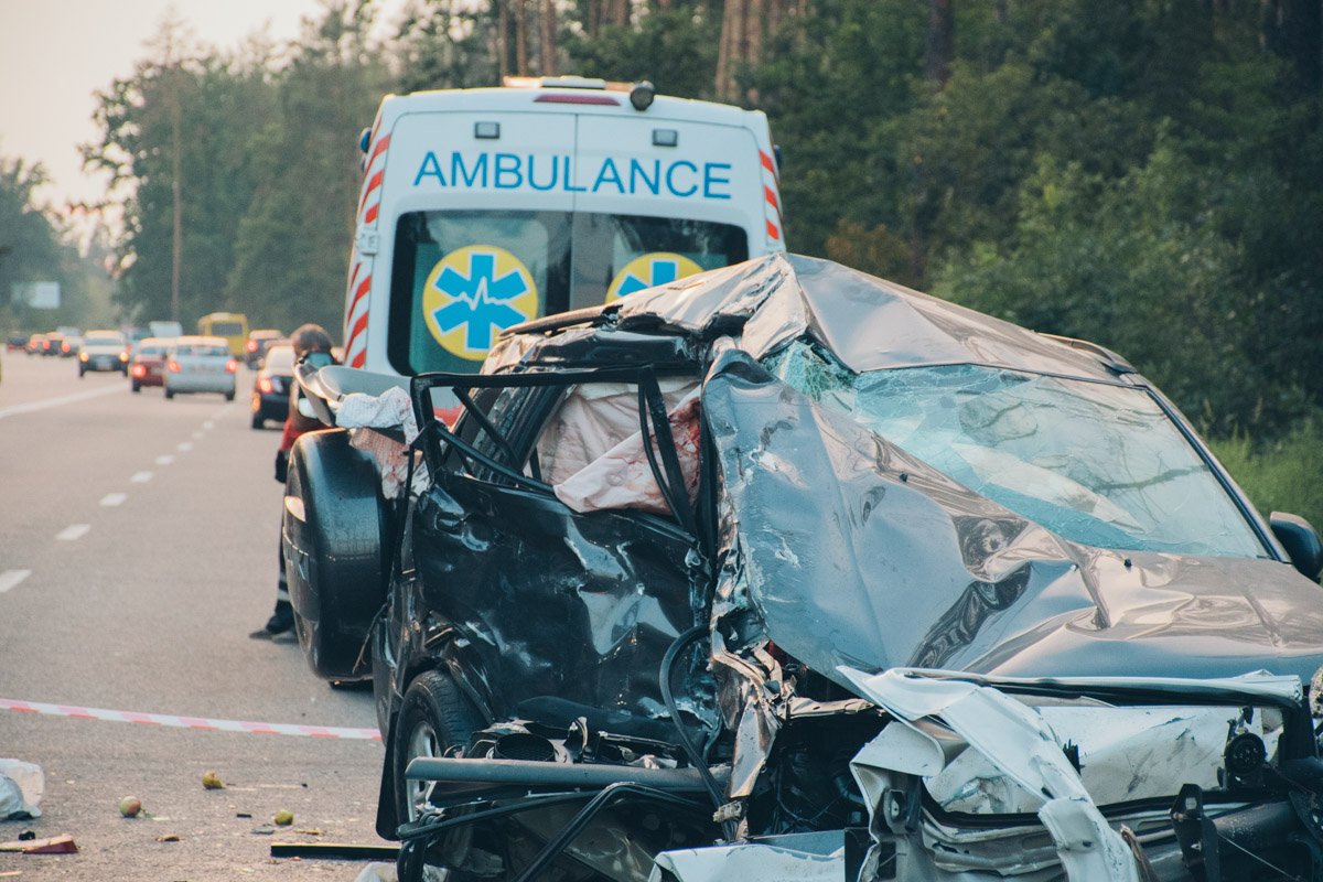 Водителя Grand Vitara около 40 минут пытались вытащить из транспортного средства, его госпитализировали в тяжелом состоянии