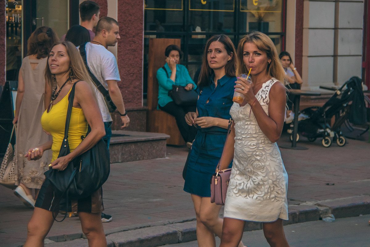 Холодный коктейль отлично заходит летним вечером Холодный коктейль отлично заходит летним вечером