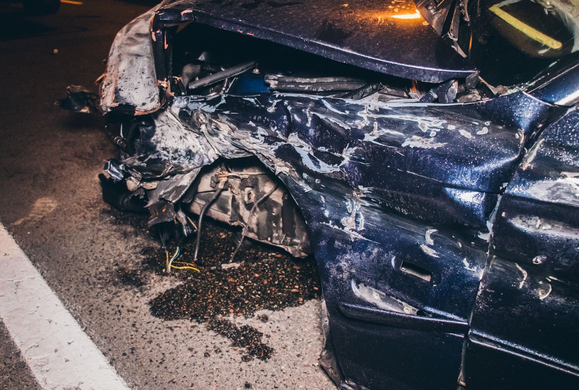 У машины оторвалось переднее левое колесо