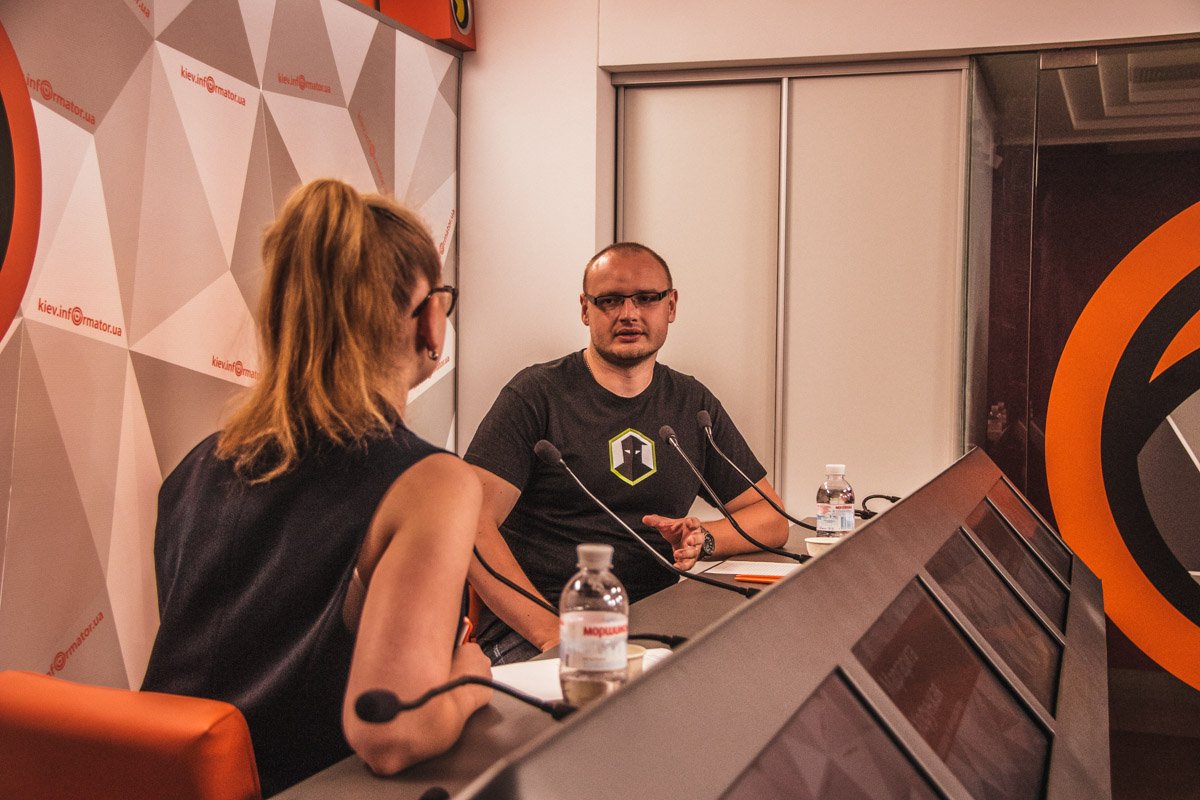 Он рассказал, что в Украине существует приложение, с помощью которого можно легко отправить любую жалобу онлайн Он рассказал, что в Украине существует приложение, с помощью которого можно легко отправить любую жалобу онлайн