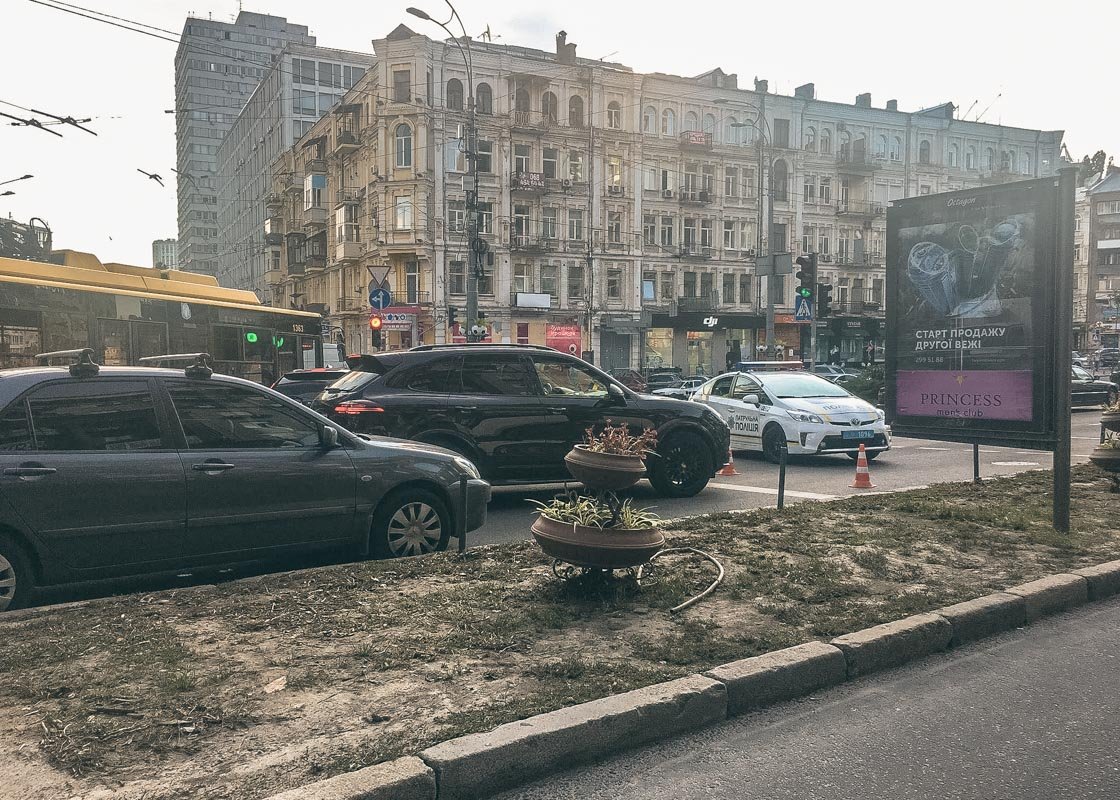 На Бассейной не протолкнуться
