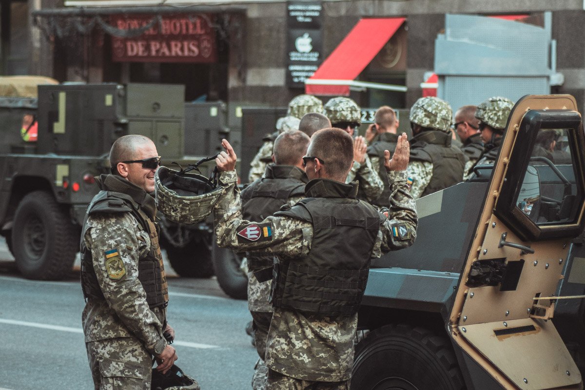 Появилось время обменяться парой шуток с коллегами