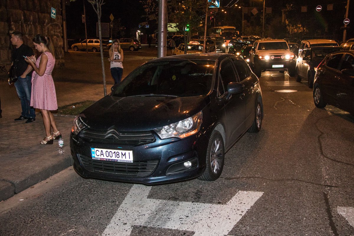 На Большой Васильковской Citroen сбил пешехода