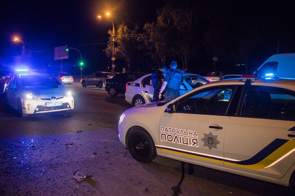 Полиция просила людей соблюдать спокойствие и не мешать действиям правоохранителей