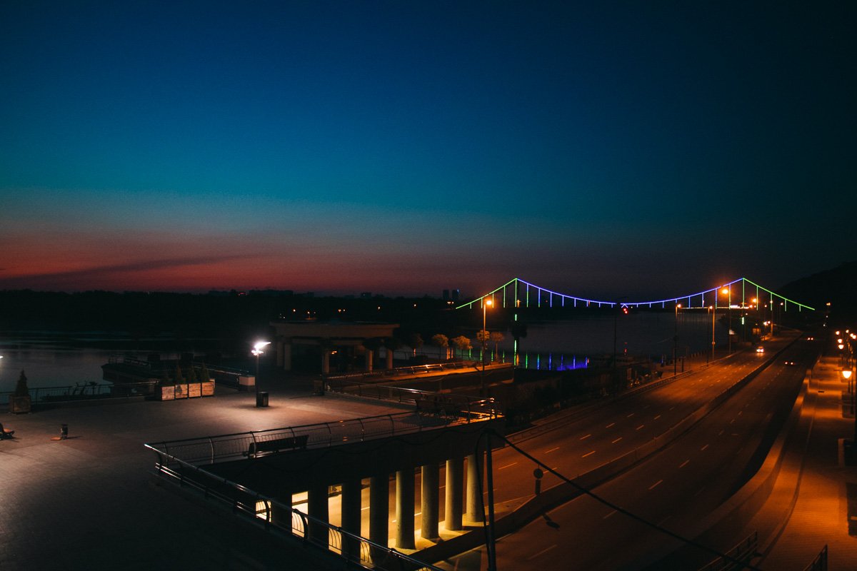 Только начинает светать