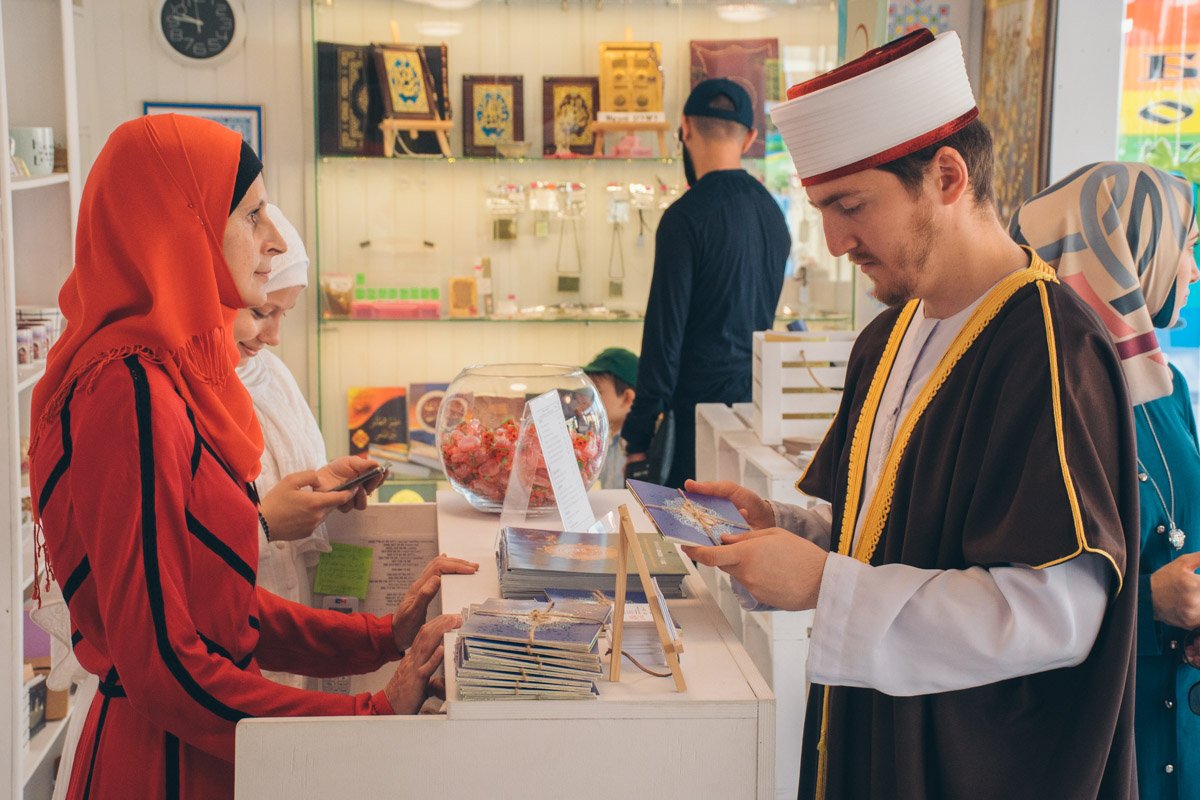 В этот день мусульмане чтят память пророка Ибрахима, которому пришлось отдать в жертву своего родного сына