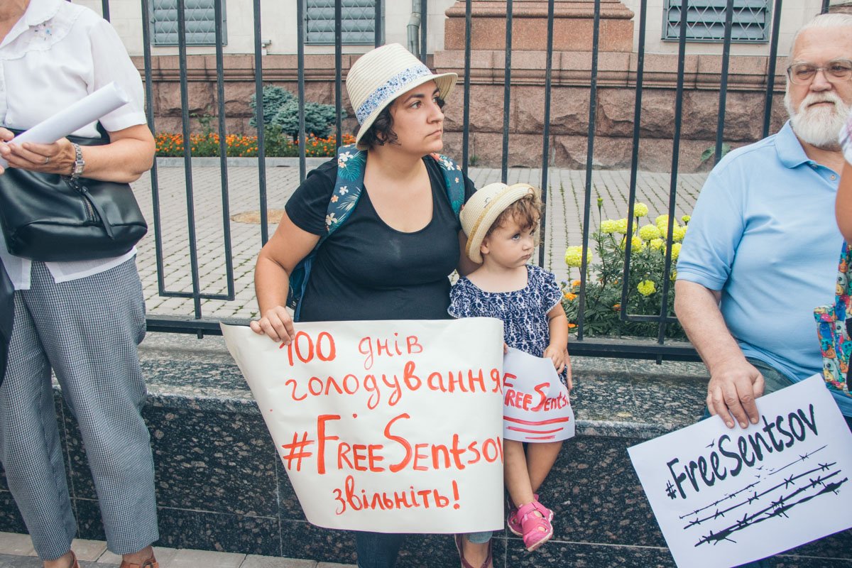 Собралось около 20 активистов