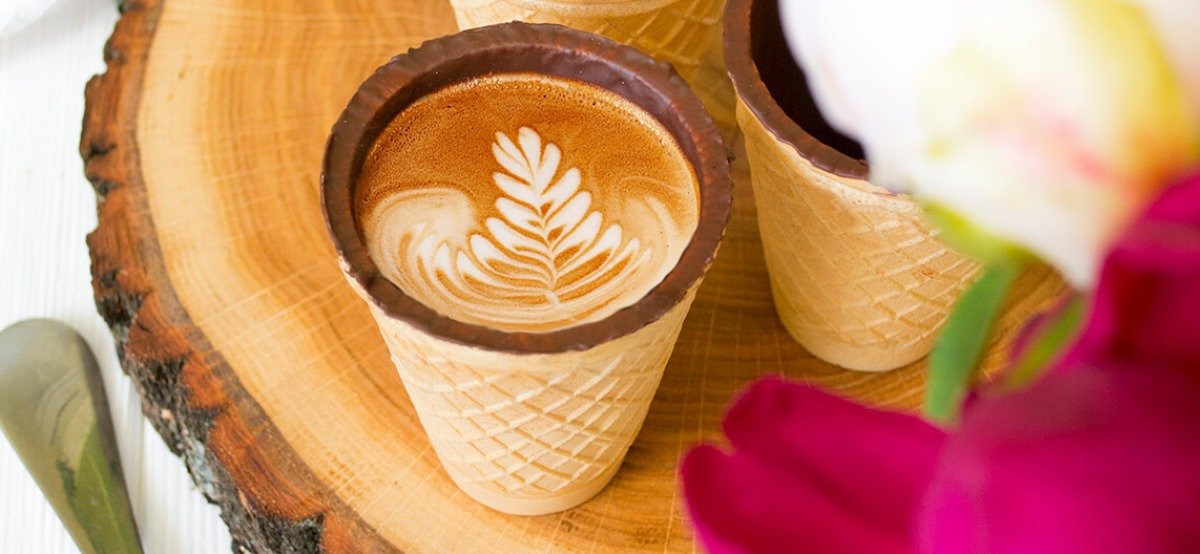 Украинцы создали съедобный стаканчик для кофе