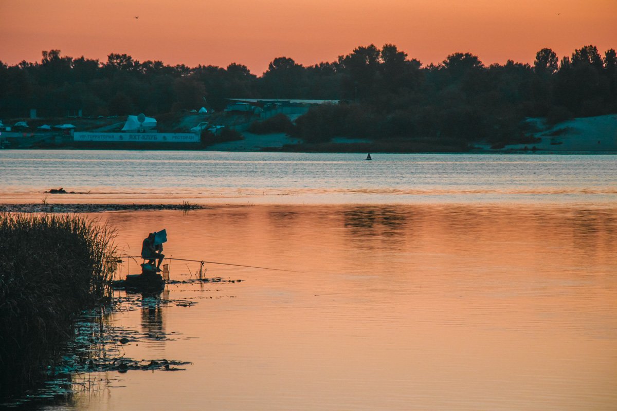 Рыбаки уже давно при деле