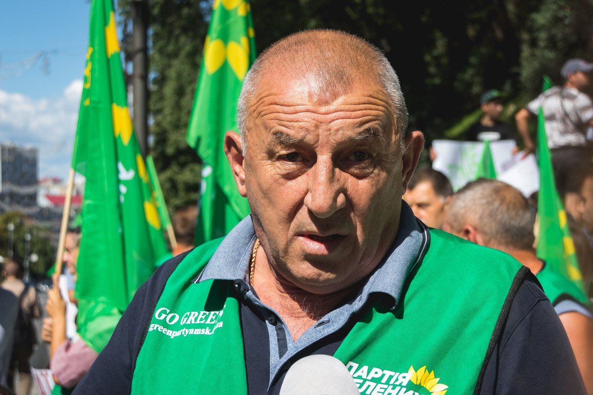 Лебедев Роман Георгиевич депутат Новомосковского городского совета приехал бороться со свалкой на полигоне около города Новомосковск Лебедев Роман Георгиевич депутат Новомосковского городского совета приехал бороться со свалкой на полигоне около города Новомосковск