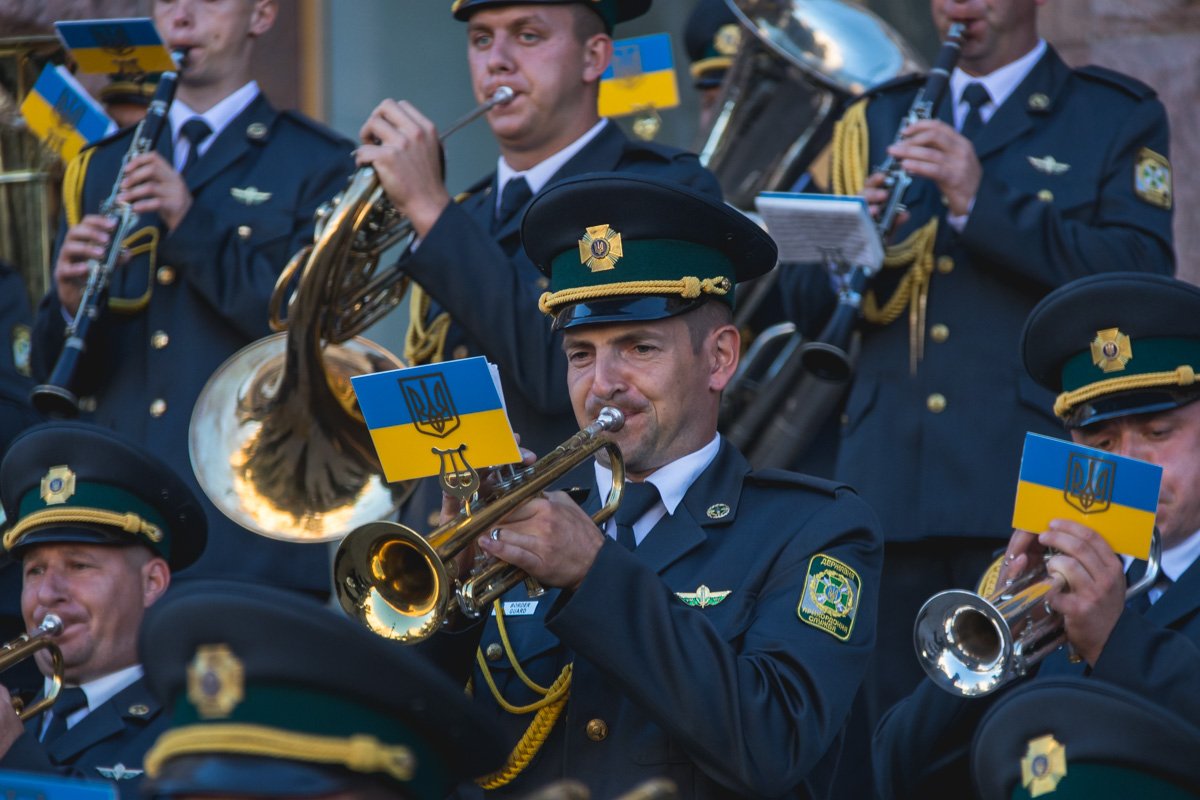 Куда же без музыки!