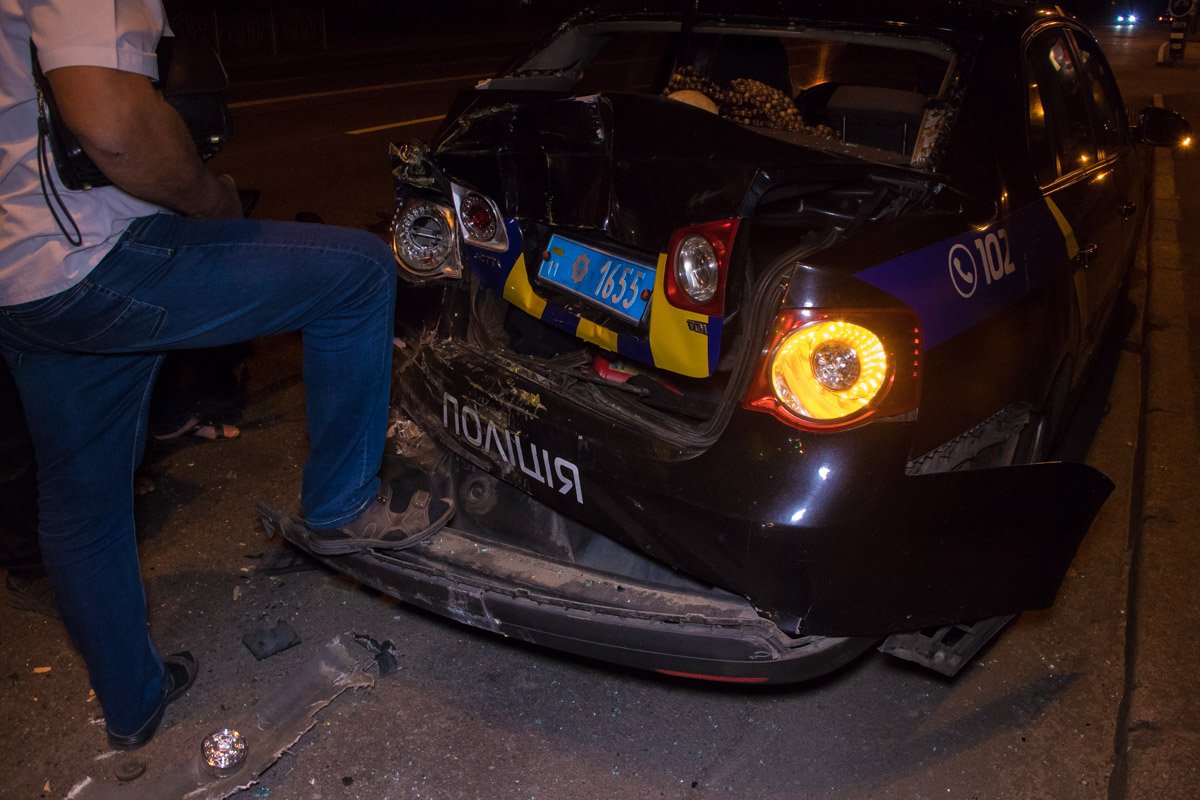 В результате аварии, пострадал водитель-полицейский В результате аварии, пострадал водитель-полицейский