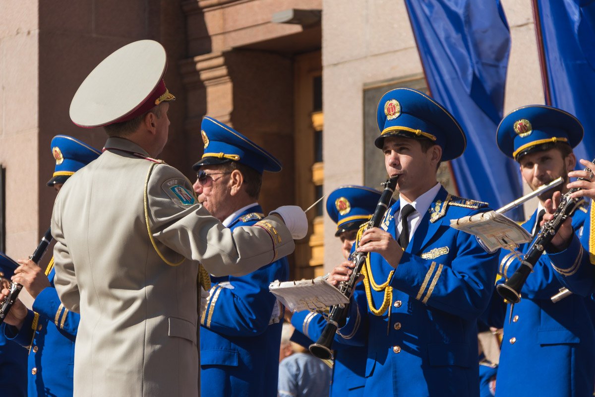 Торжественную часть открыл военный оркестр Торжественную часть открыл военный оркестр