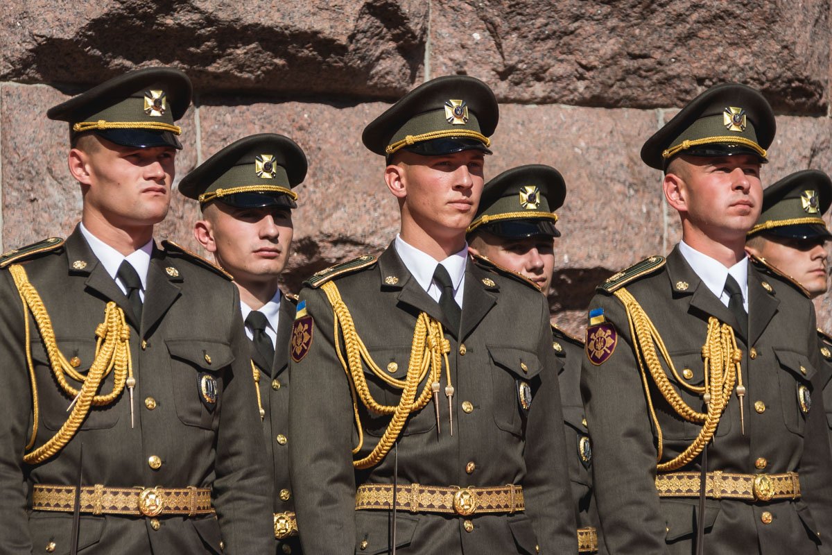 Участниками торжества стали военнослужащие, бойцы АТО и семьи погибших на Донбасе и Героев Небесной сотни Участниками торжества стали военнослужащие, бойцы АТО и семьи погибших на Донбасе и Героев Небесной сотни