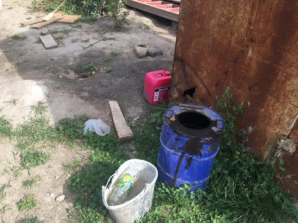 Кроме этого, строители оставляют после себя мусор на стройплощадке