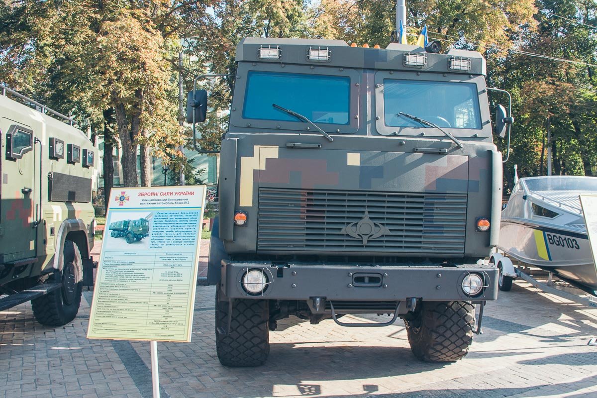 Под открытым небом в центре столицы представили специальные бронированные автомобили, беспилотные авиационные комплексы, минометы и гранатометы Под открытым небом в центре столицы представили специальные бронированные автомобили, беспилотные авиационные комплексы, минометы и гранатометы