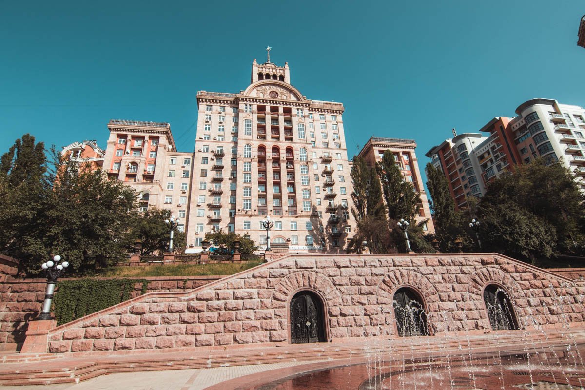 Можно смотреть на Крещатик отсюда