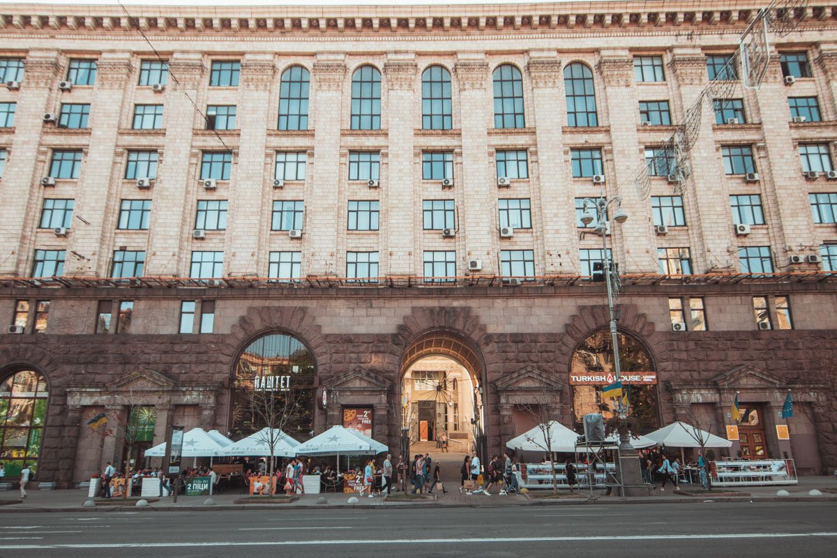 Можно забронировать столик в ресторане на Крещатике